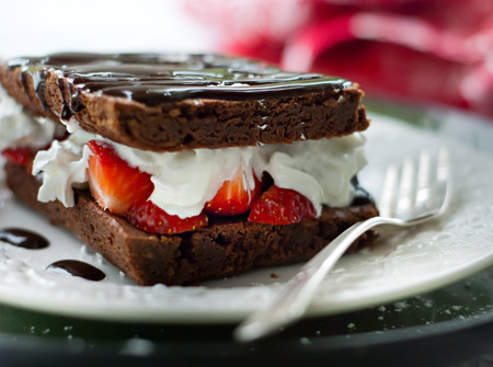 NEWStrawberries-and-cream-brownies-DSC_0018-450w