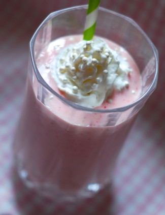 strawberry banana malt smoothie - ChinDeep