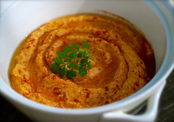 SRIRACHAPARMHUMMUS