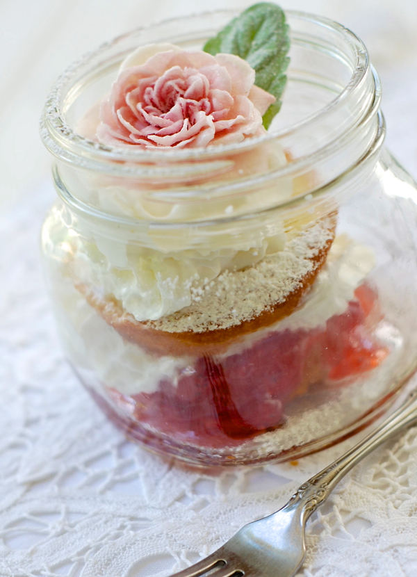 Mini Victoria Sponge Cakes - TeaTime Magazine