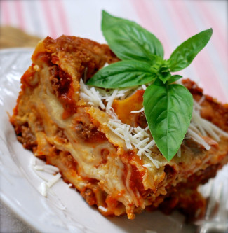 best slow cooker lasagna {crock pot recipe} - ChinDeep