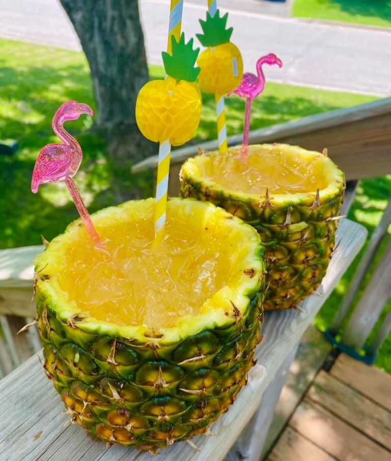 pineapple cocktails - ChinDeep
