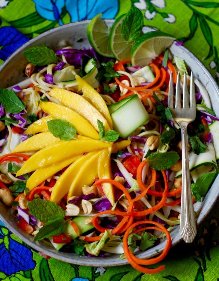 spicy thai noodle salad - ChinDeep
